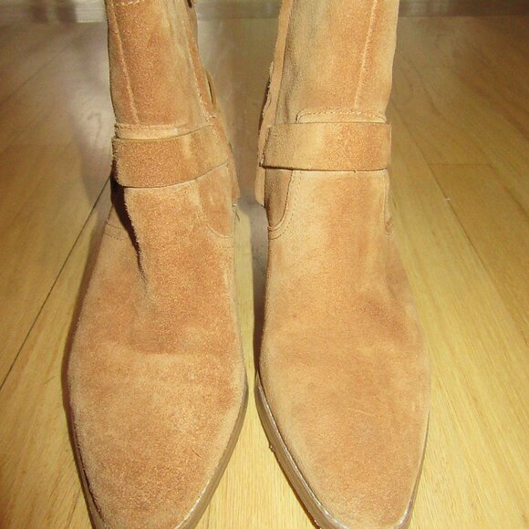 MICHAEL KORS WOMENS ANKLE BOOTS/SUEDE/COWBOY/WESTERN/TAN/SIDE ZIP/SIZE 7.5M! - Picture 1 of 9